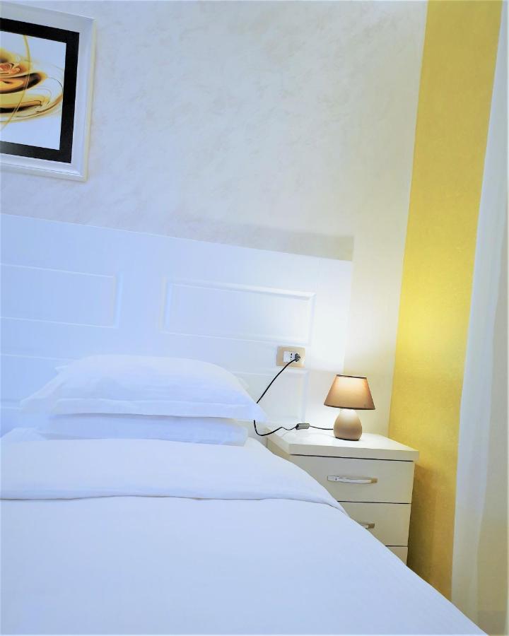 Comfort Hotel Fier Exterior photo