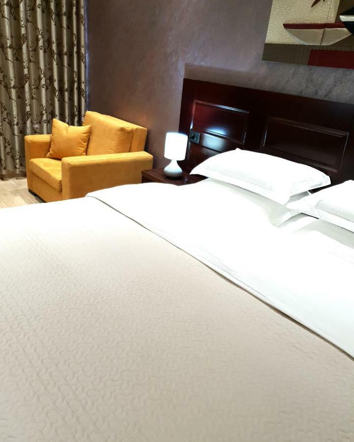 Comfort Hotel Fier Exterior photo